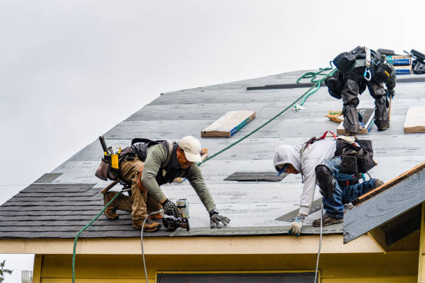 Professional Gutter Installation technician working in Bloomingburg, OH